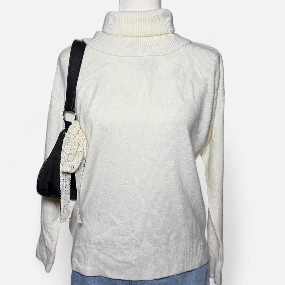 Unbranded Women's Cream and White Jumper